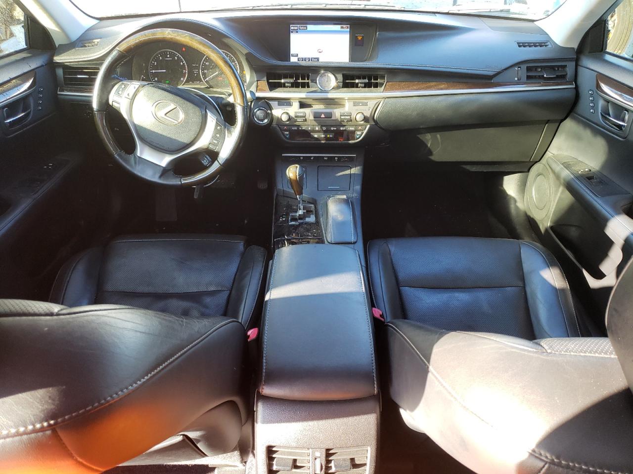 2015 Lexus ES - Image 8
