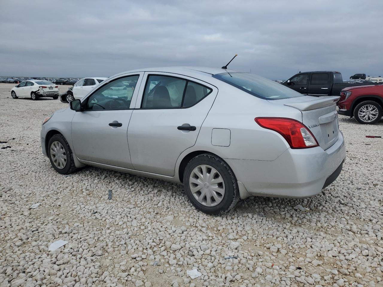 VIN 3N1CN7AP5HL899913 2017 NISSAN VERSA no.2