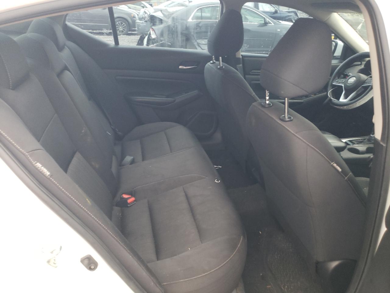 2021 Nissan Altima - Image 10