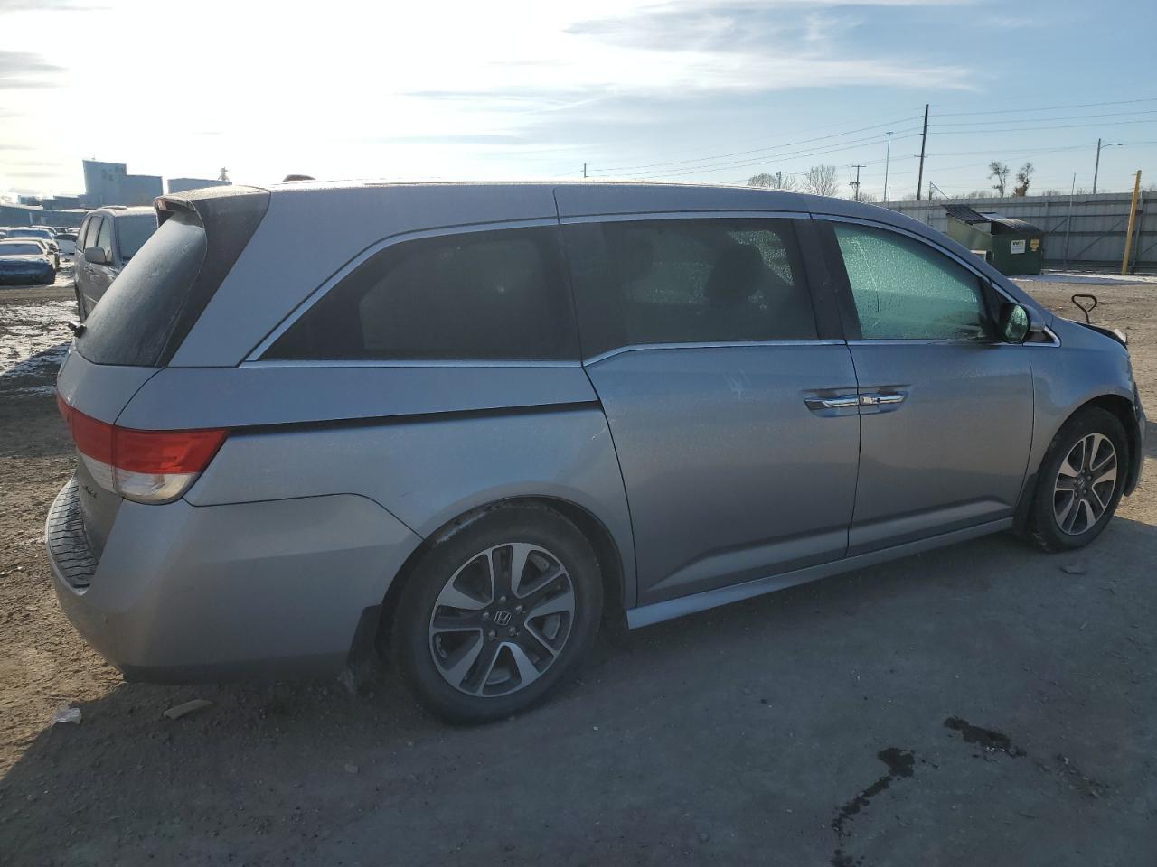 VIN 5FNRL5H96GB110156 2016 HONDA ODYSSEY no.3