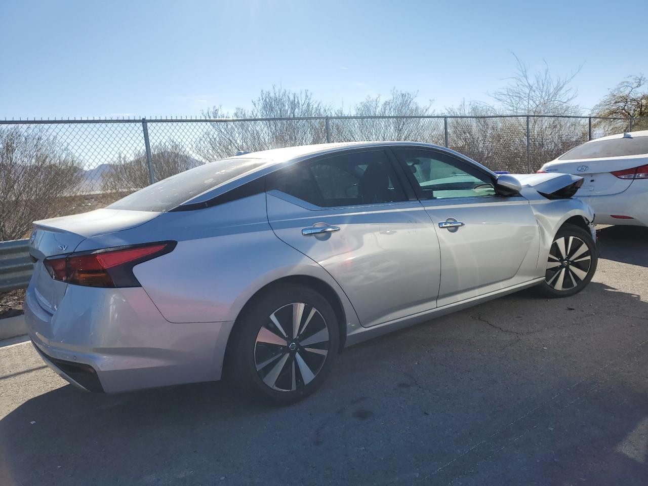 2021 Nissan Altima - Image 3