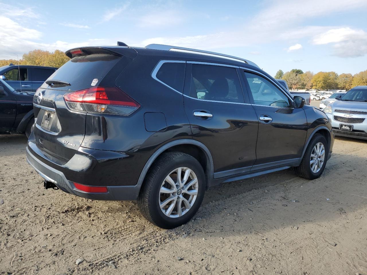 2018 Nissan Rogue - Image 3