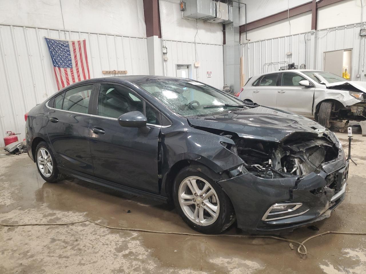 2017 Chevrolet Cruze - Image 4