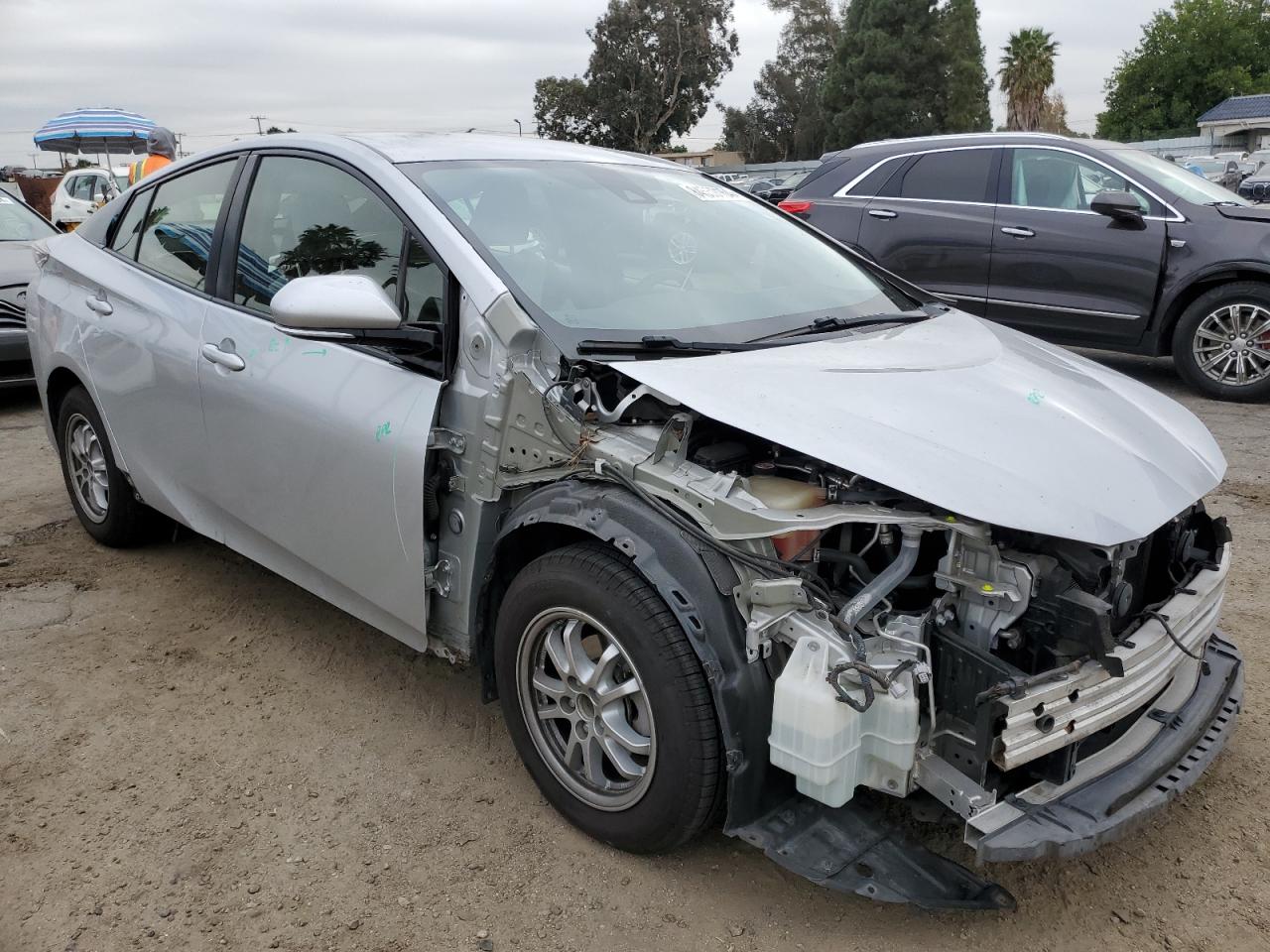 VIN JTDKBRFU1H3567667 2017 TOYOTA PRIUS no.4