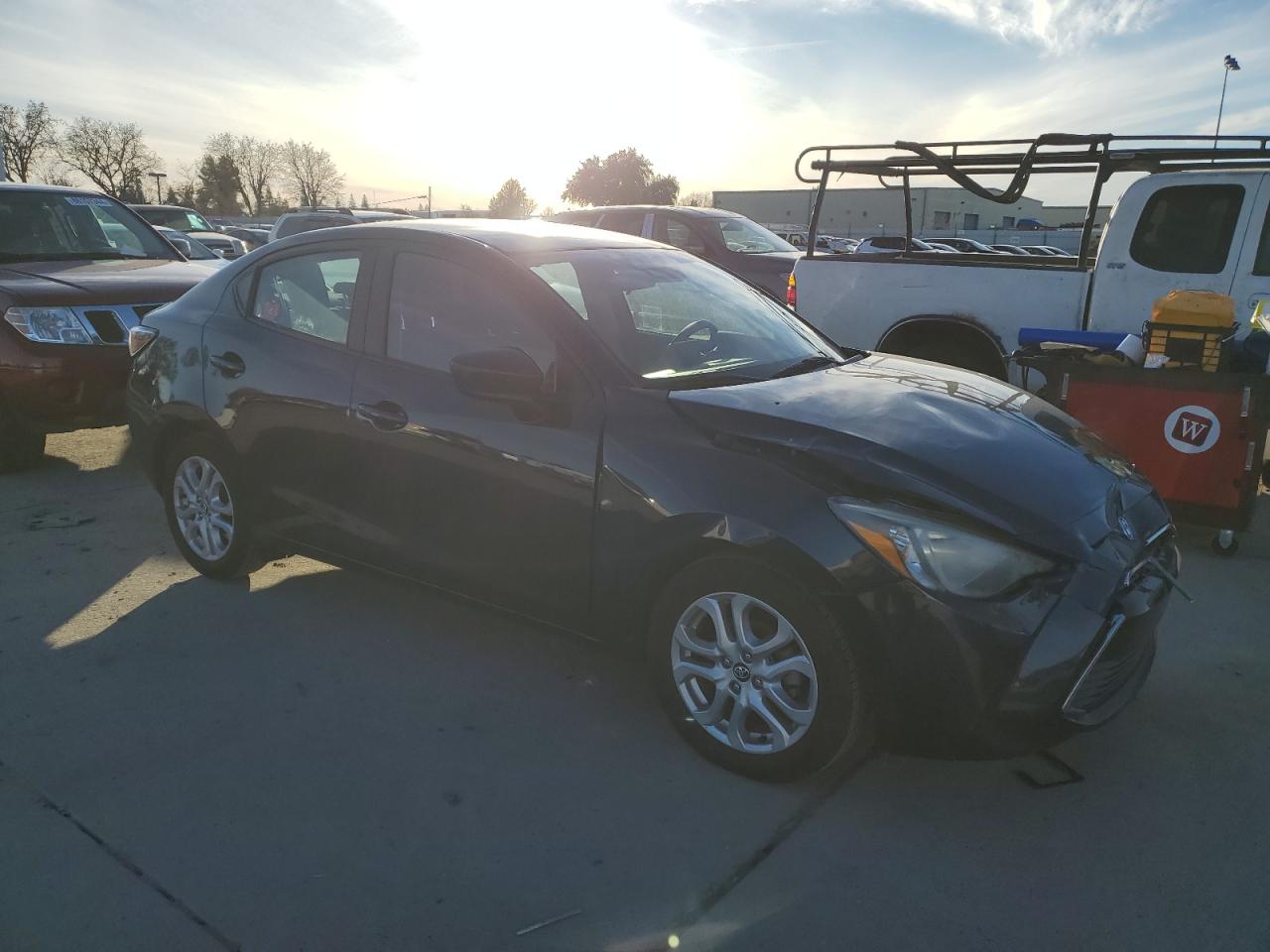 VIN 3MYDLBYV4HY189324 2017 TOYOTA YARIS no.4