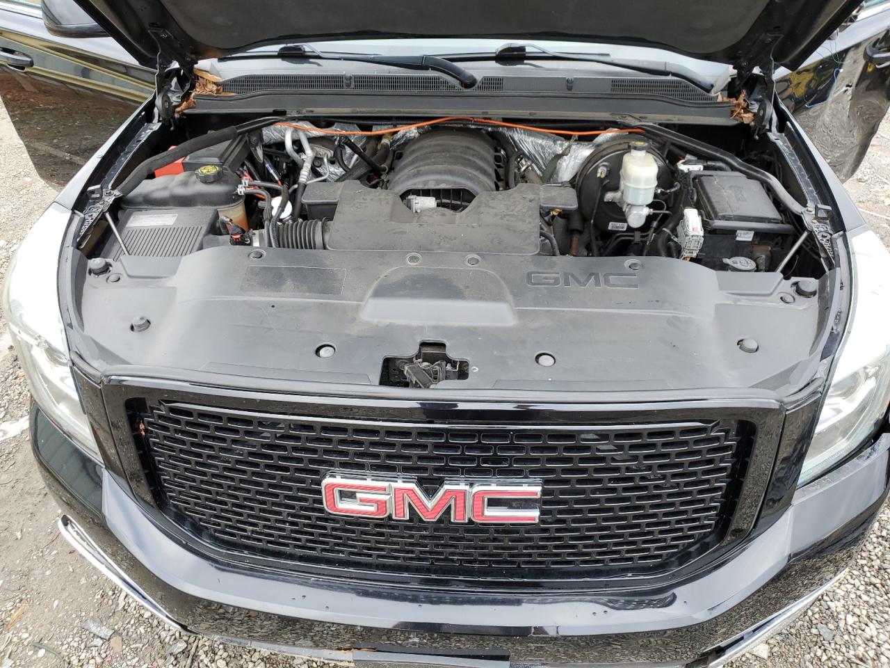 2015 GMC Yukon - Image 14