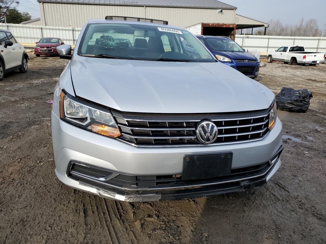 2017 Volkswagen Passat - Image 5