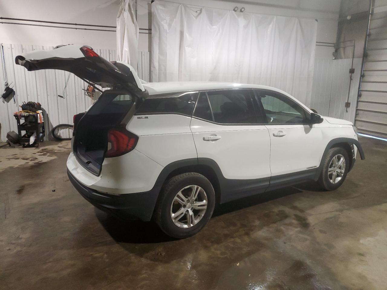 2018 GMC Terrain - Image 3