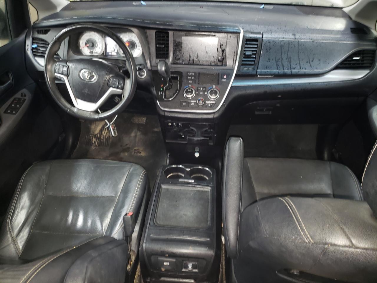 2017 Toyota Sienna - Image 8