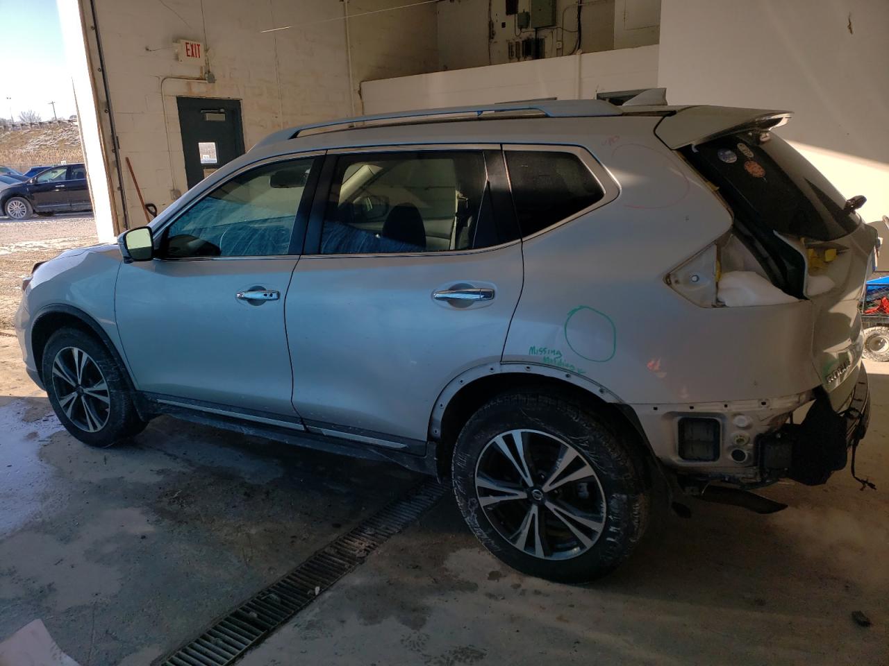 2017 Nissan Rogue - Image 2