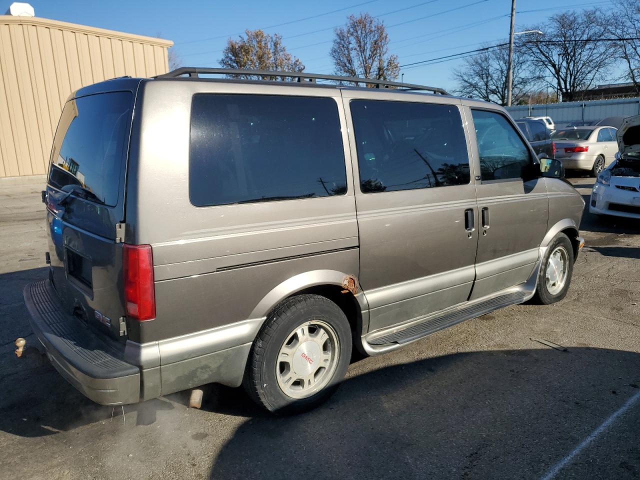 2003 GMC Safari - Image 3