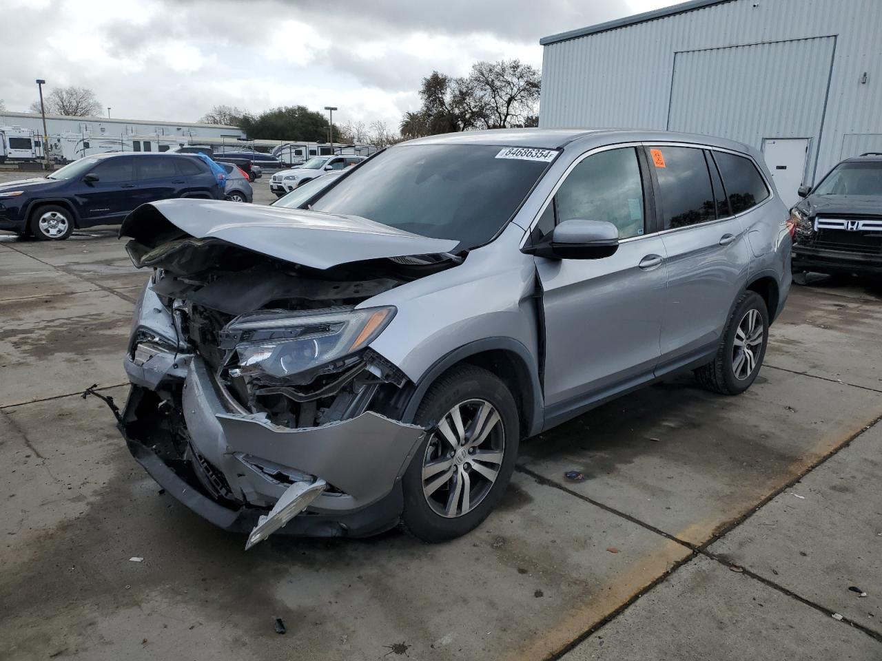 VIN 5FNYF6H44JB067702 2018 HONDA PILOT no.1