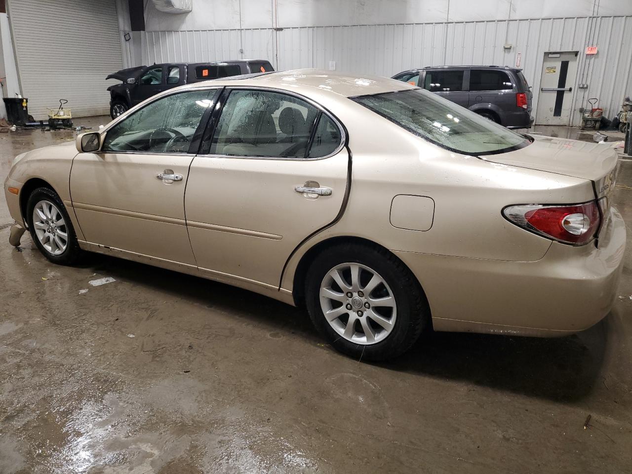 2003 Lexus ES - Image 2