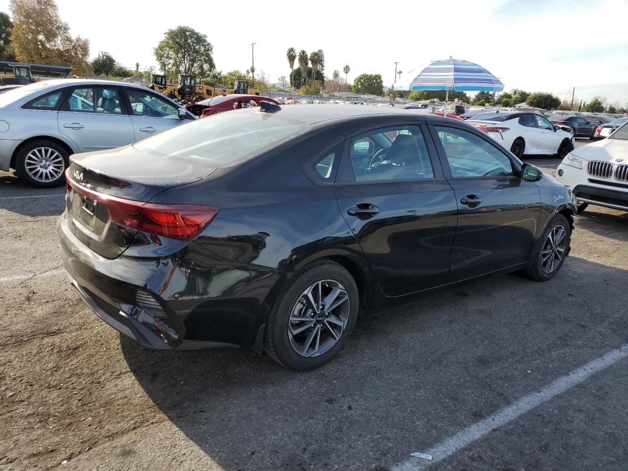 VIN 3KPF24AD0PE576704 2023 KIA FORTE no.3