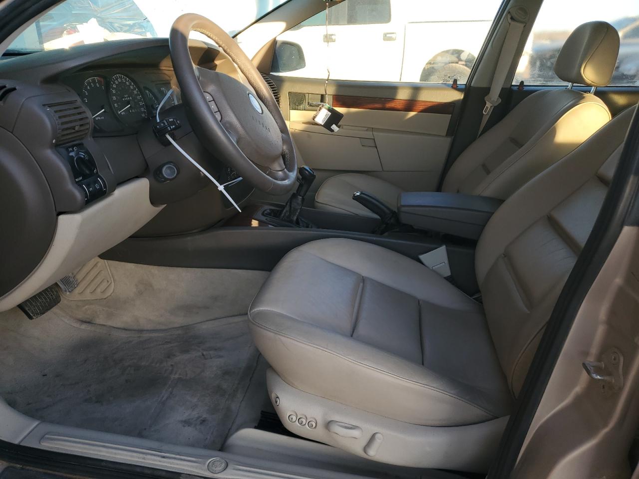 2000 Cadillac Catera VIN: W06VR54R5YR010954 Lot: 84863204