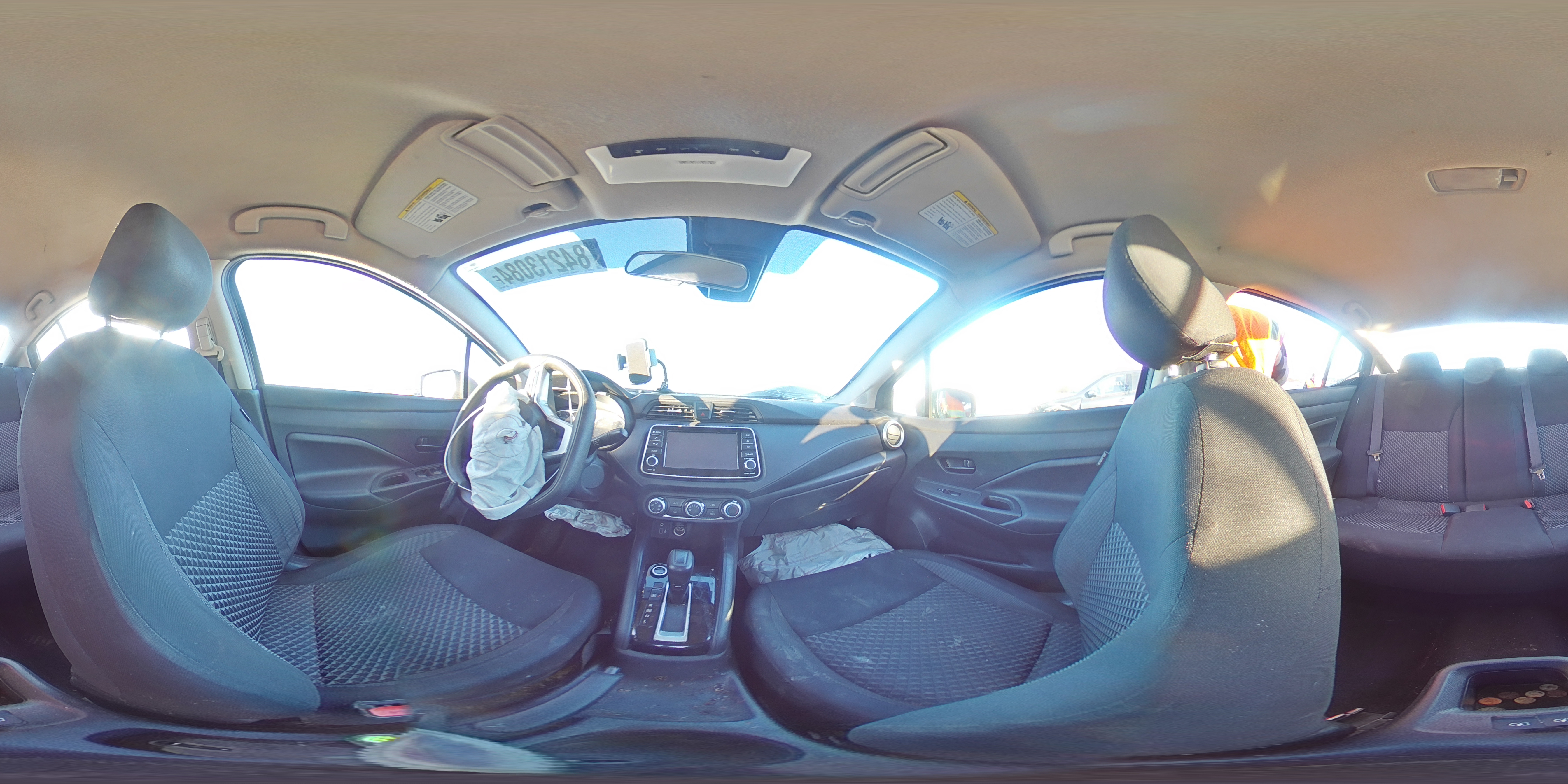 2020 Nissan Versa - Image 12