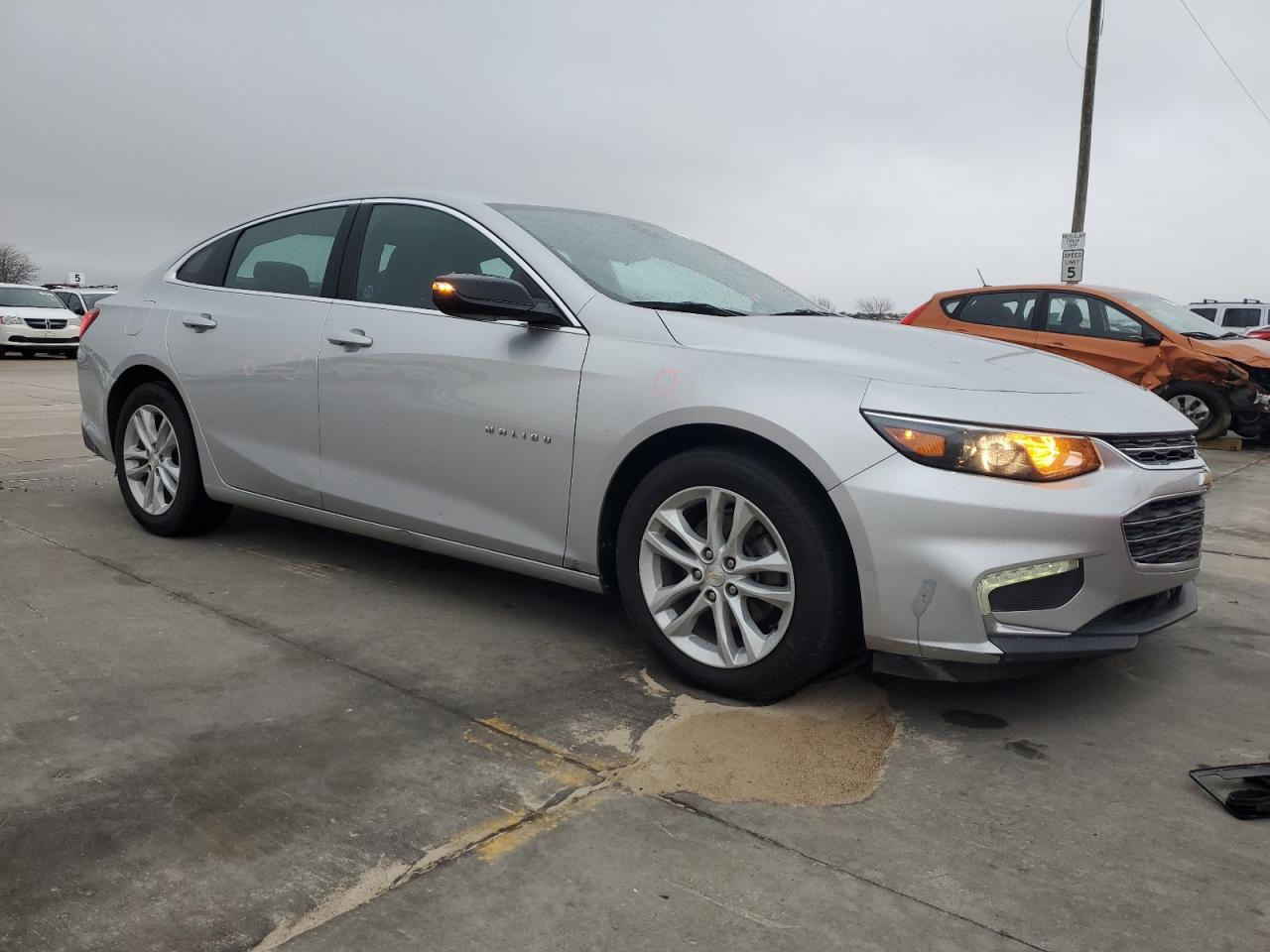 2017 Chevrolet Malibu - Image 4