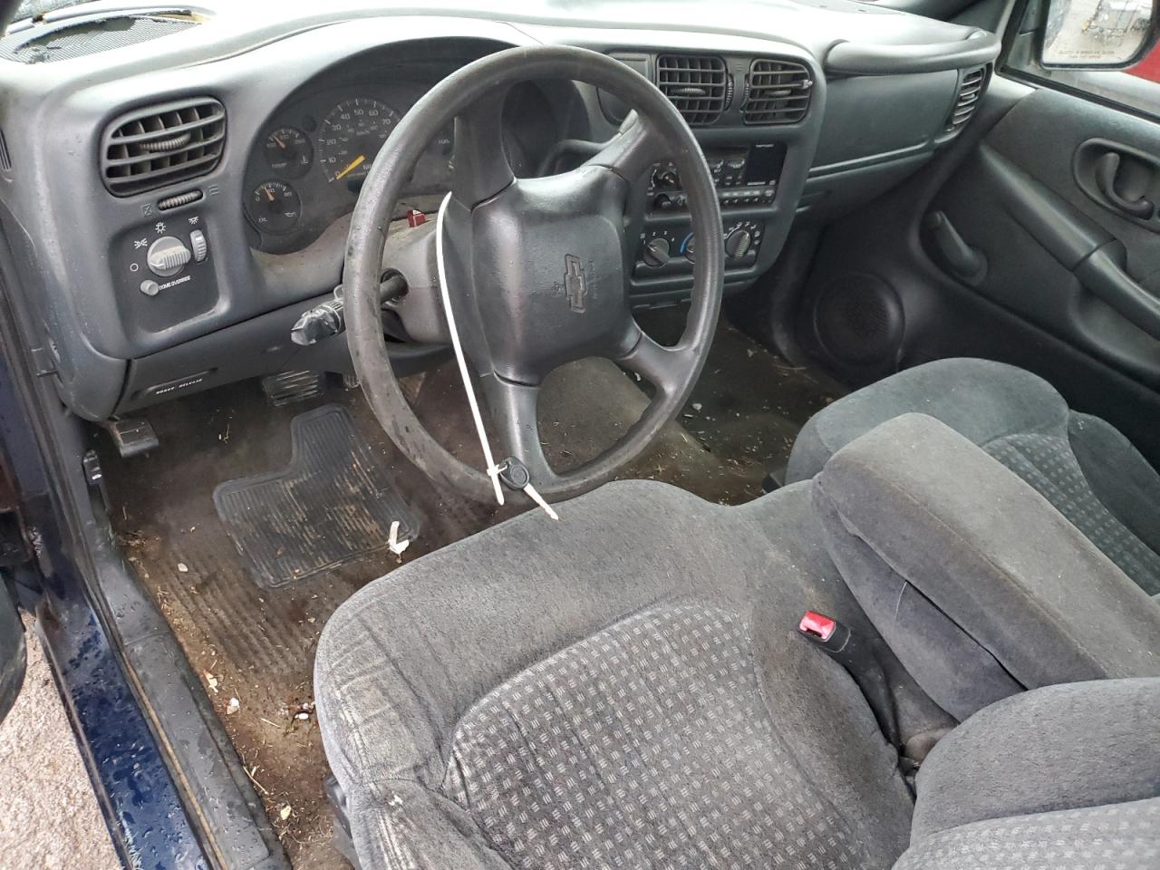 2000 Chevrolet S-10 Pickup - Image 8