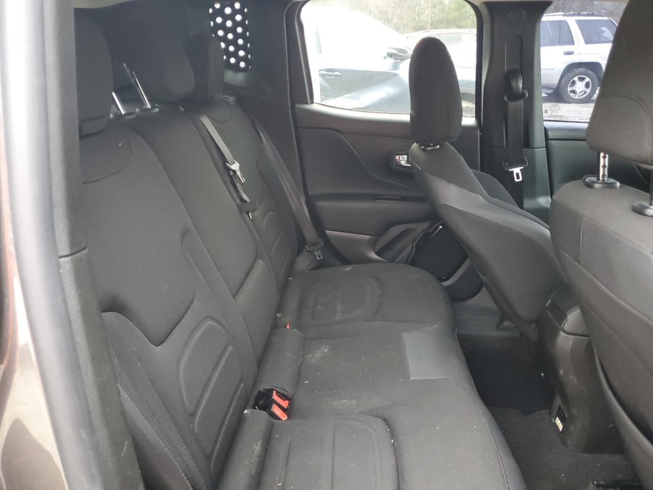 2016 Jeep Renegade - Image 10