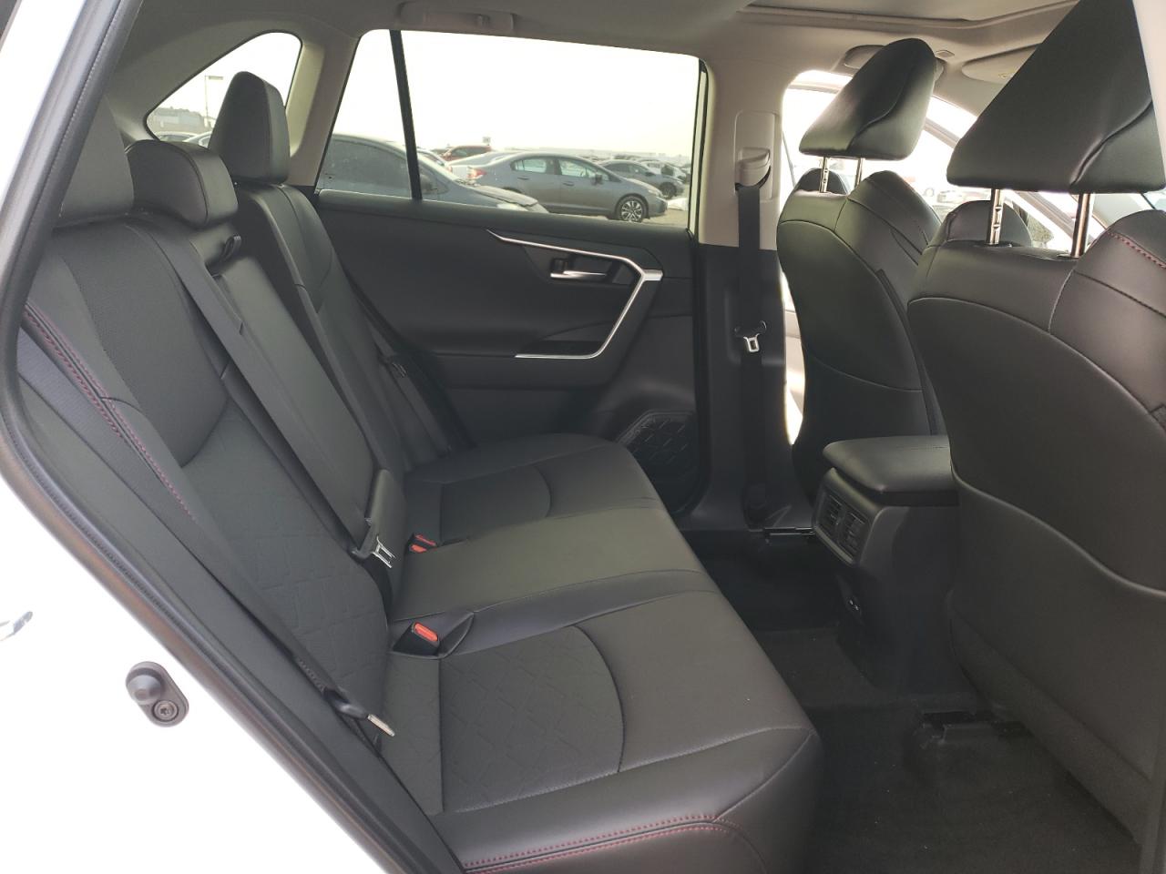 2024 Toyota RAV 4 - Image 11