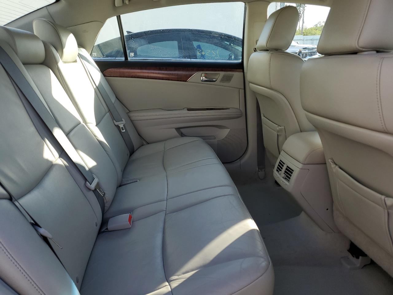 2011 Toyota Avalon - Image 10