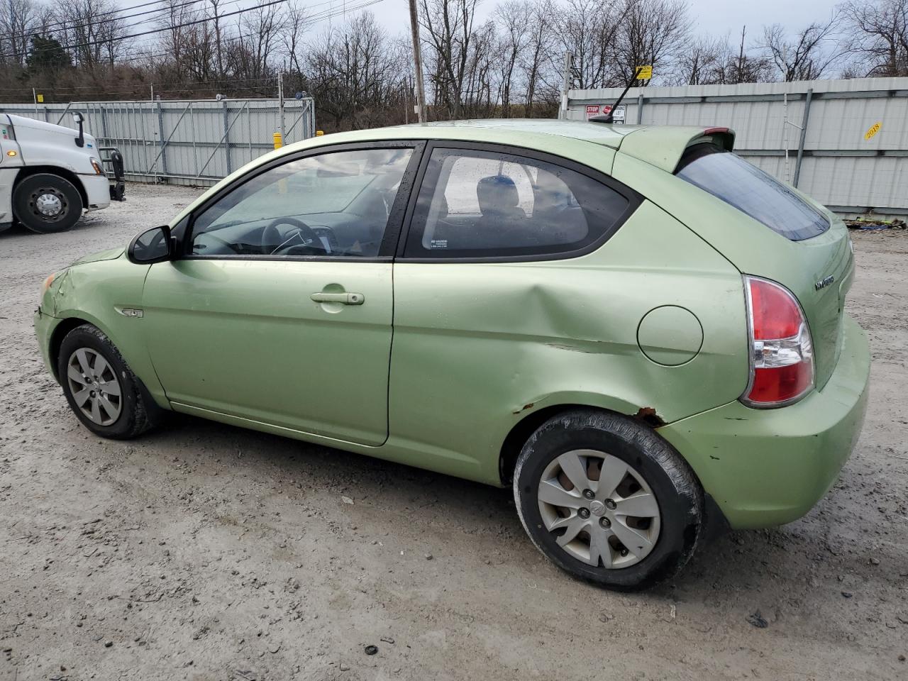 2009 Hyundai Accent - Image 2
