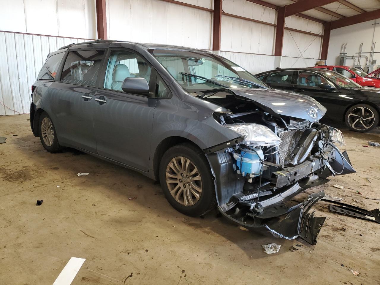 2015 Toyota Sienna - Image 4