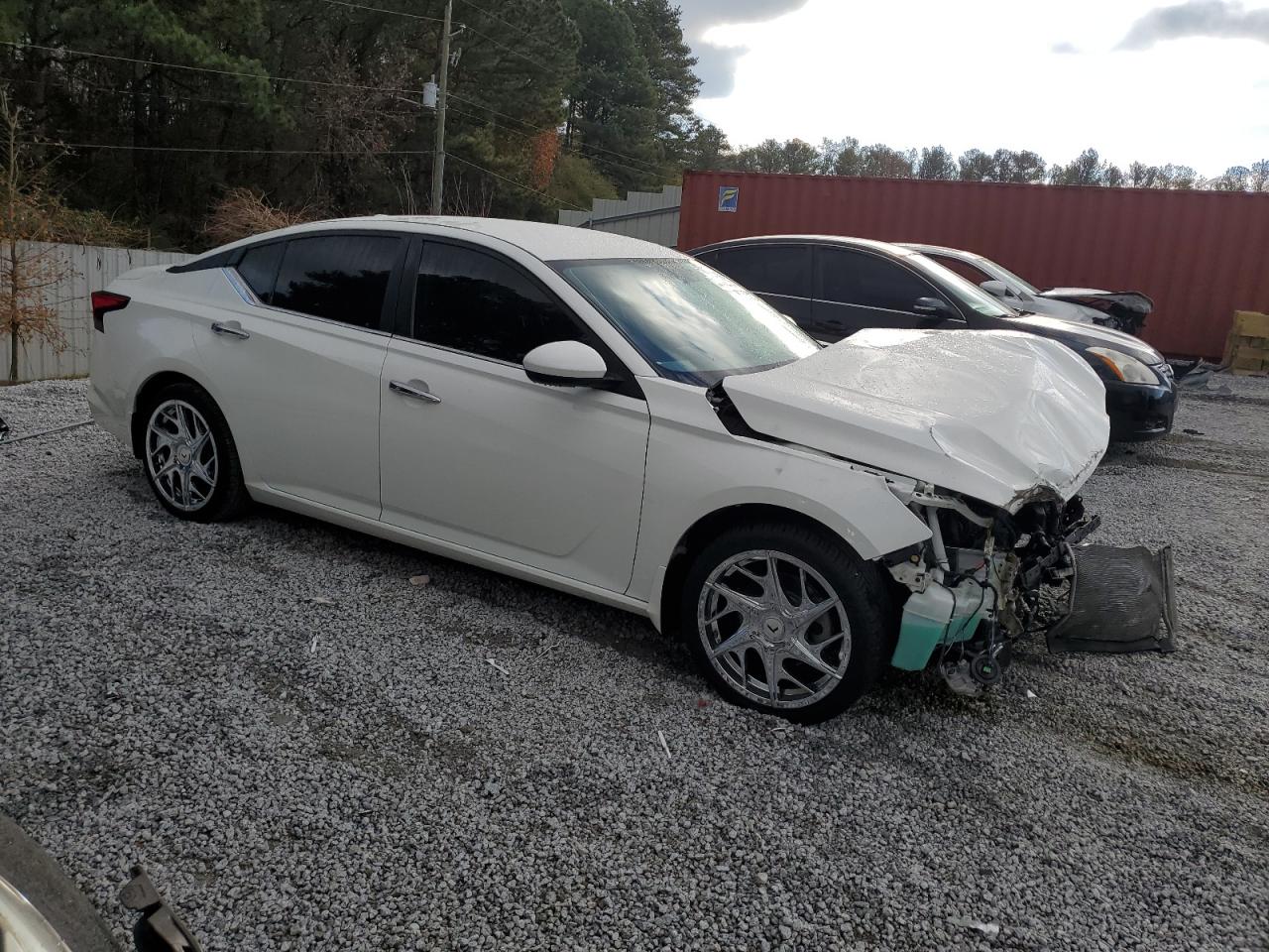 2019 Nissan Altima - Image 4