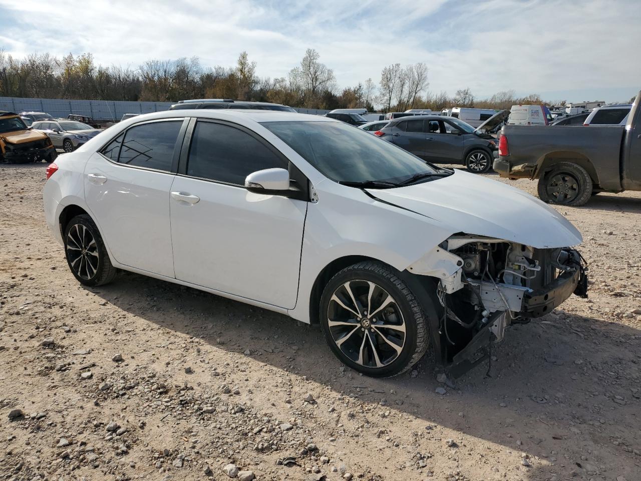 VIN 2T1BURHE5HC749556 2017 TOYOTA COROLLA no.4