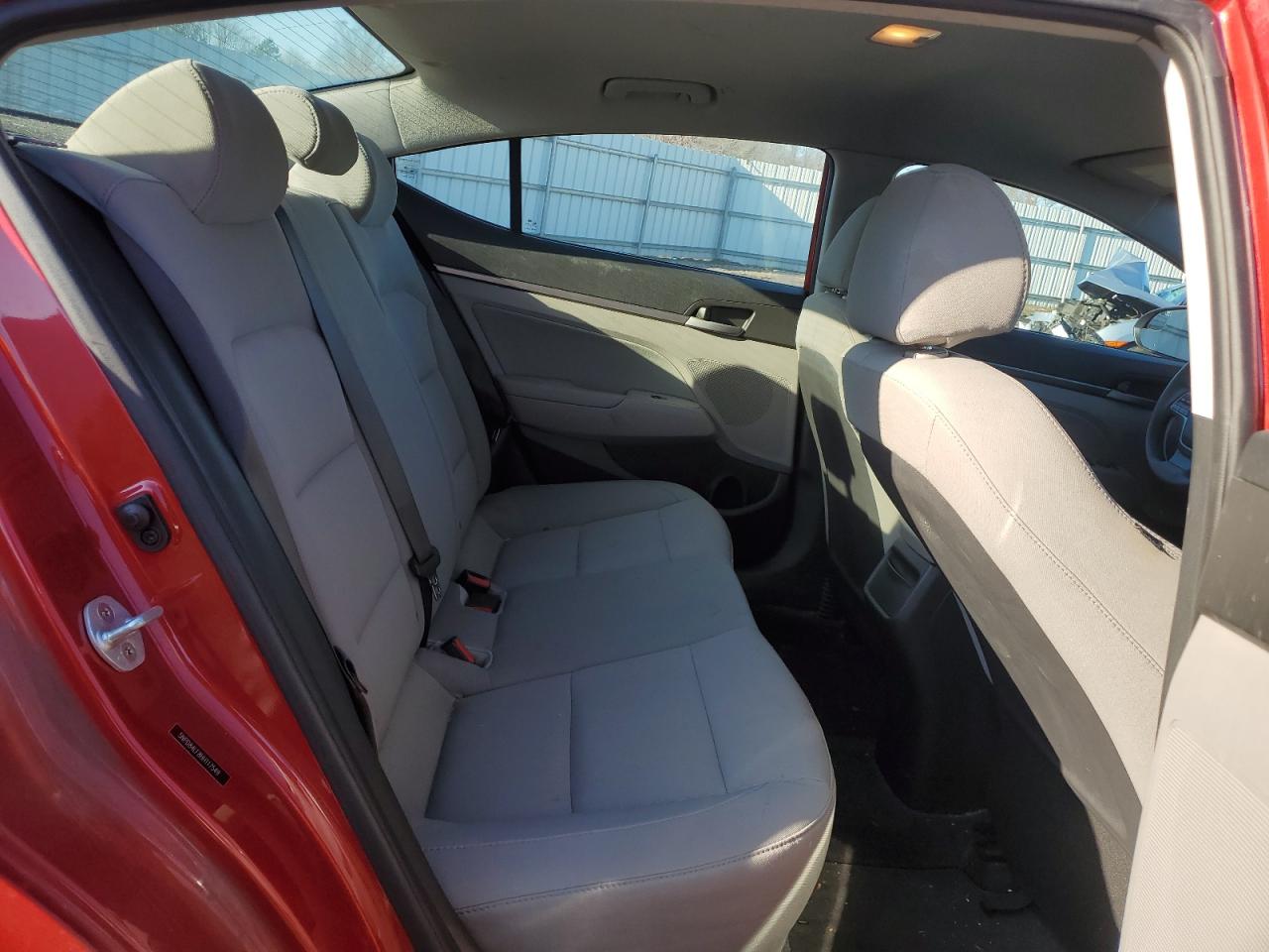 2017 Hyundai Elantra - Image 10