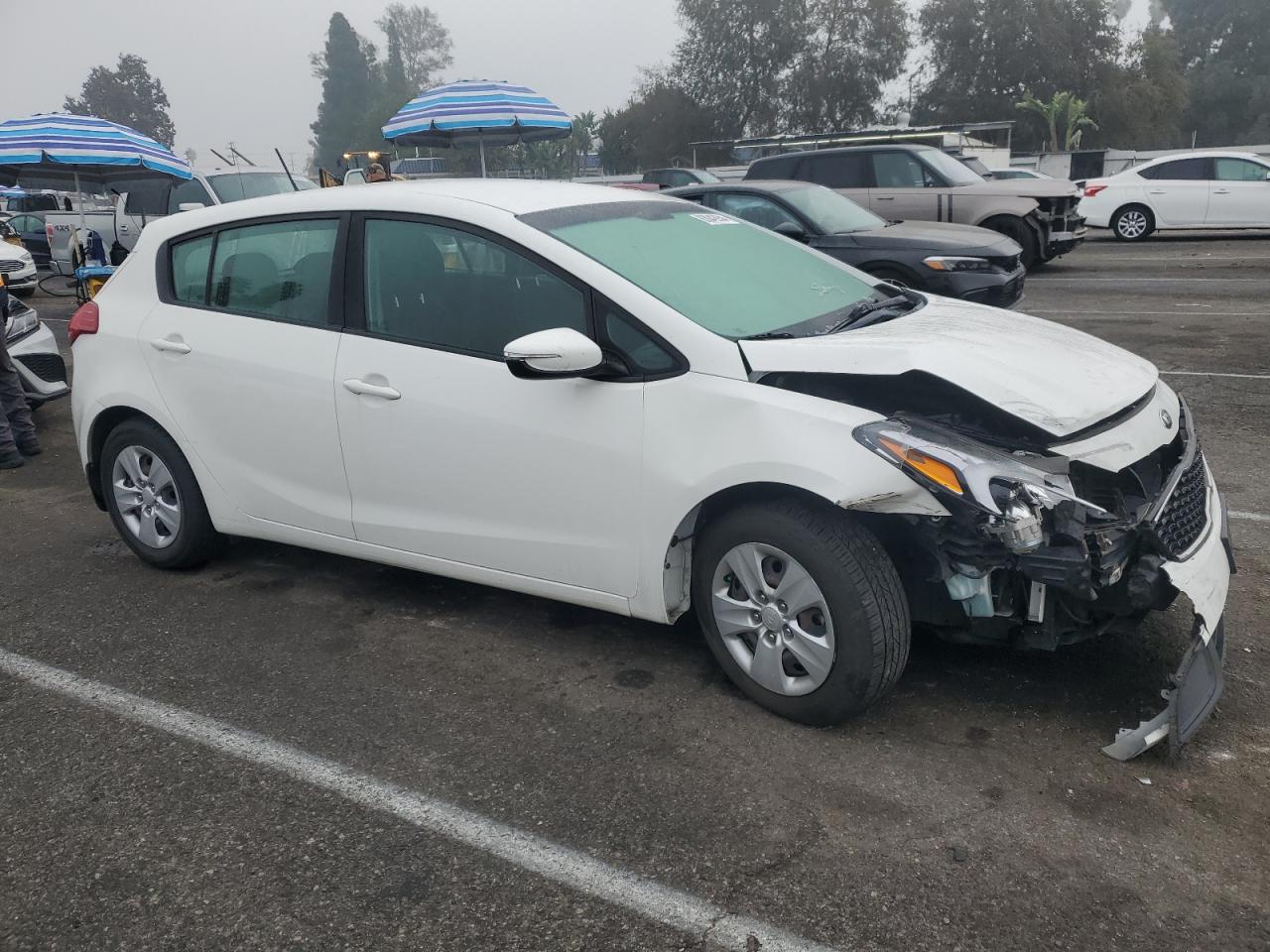 VIN KNAFK5A85J5773795 2018 KIA FORTE no.4