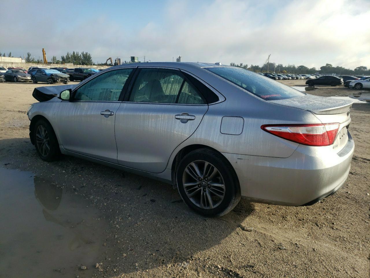 VIN 4T1BF1FK1GU520728 2016 TOYOTA CAMRY no.2