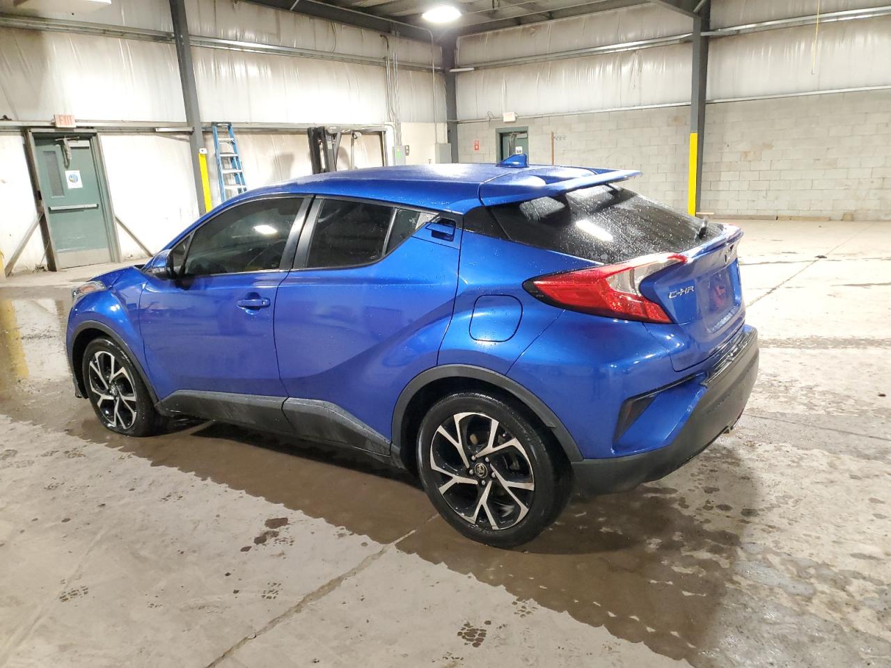 VIN NMTKHMBXXJR044717 2018 TOYOTA C-HR no.2