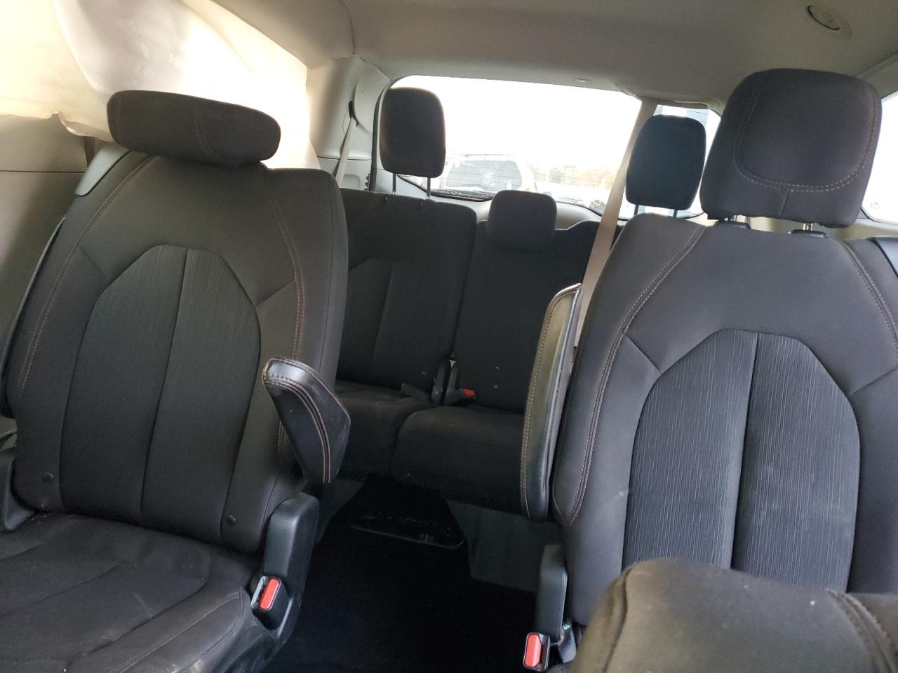 2018 Chrysler Pacifica - Image 10