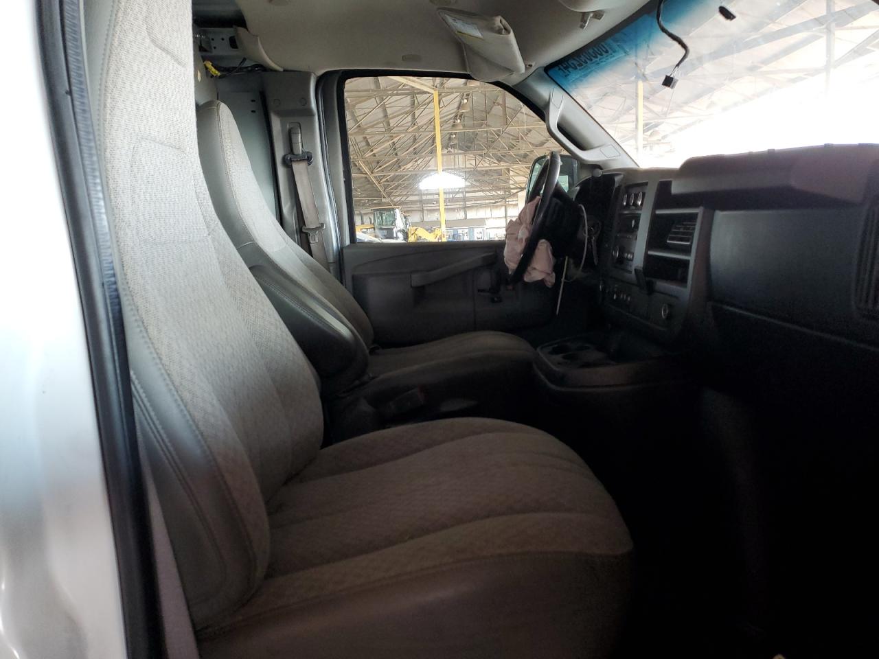 2018 Chevrolet Express - Image 11