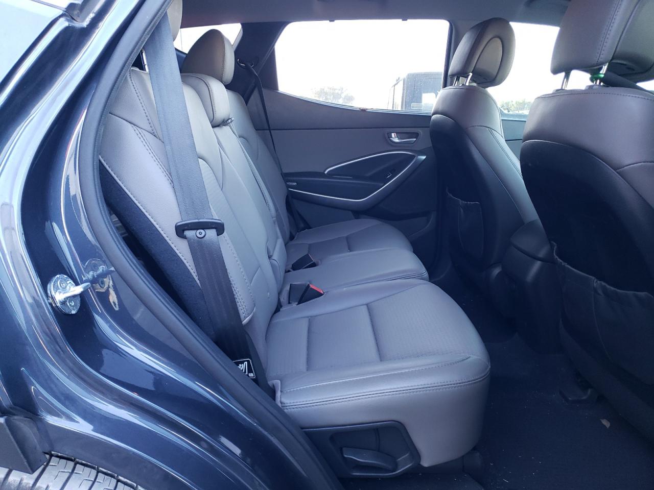 2015 Hyundai Santa Fe - Image 11