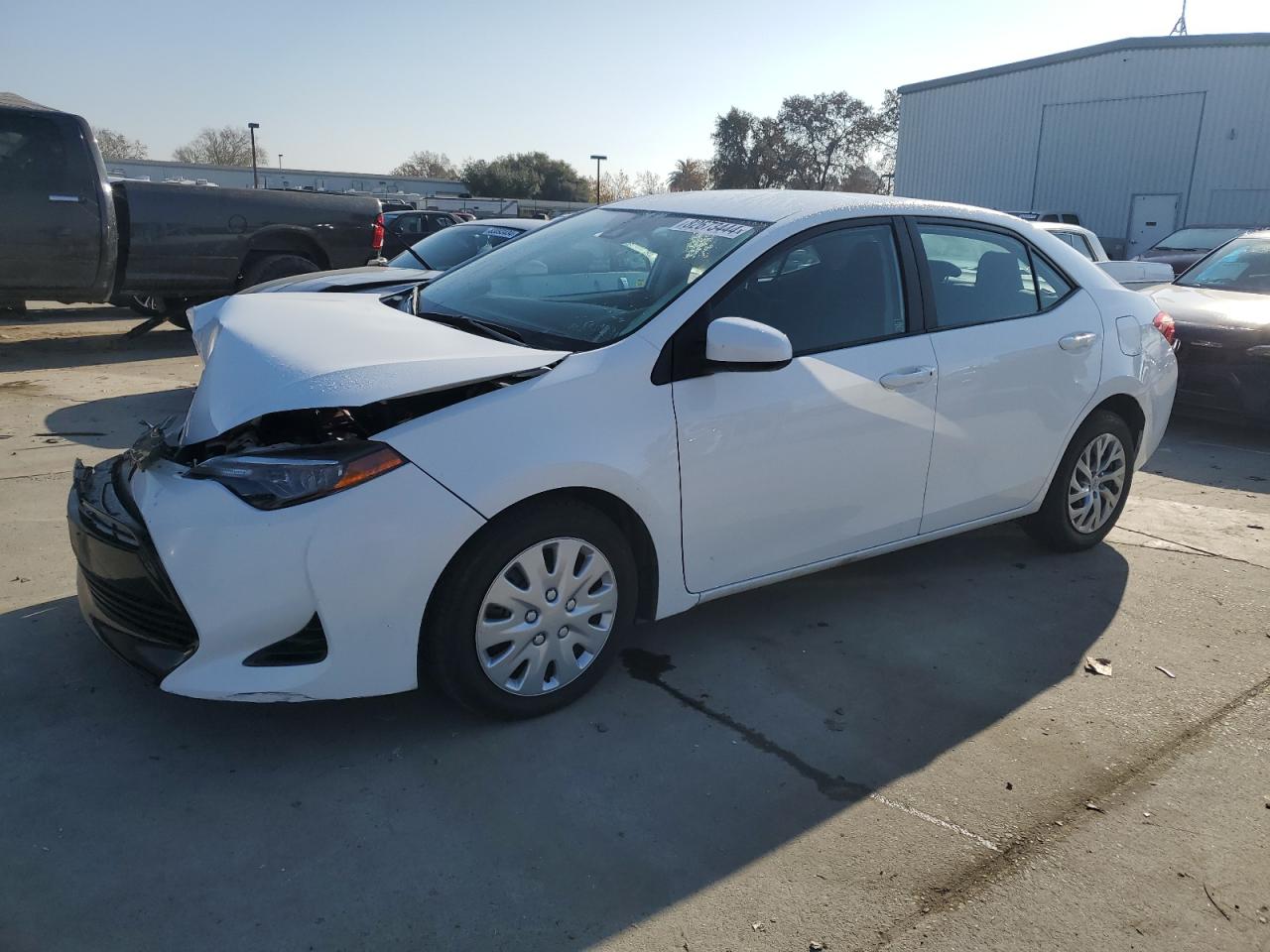 VIN 2T1BURHE1JC992562 2018 TOYOTA COROLLA no.1