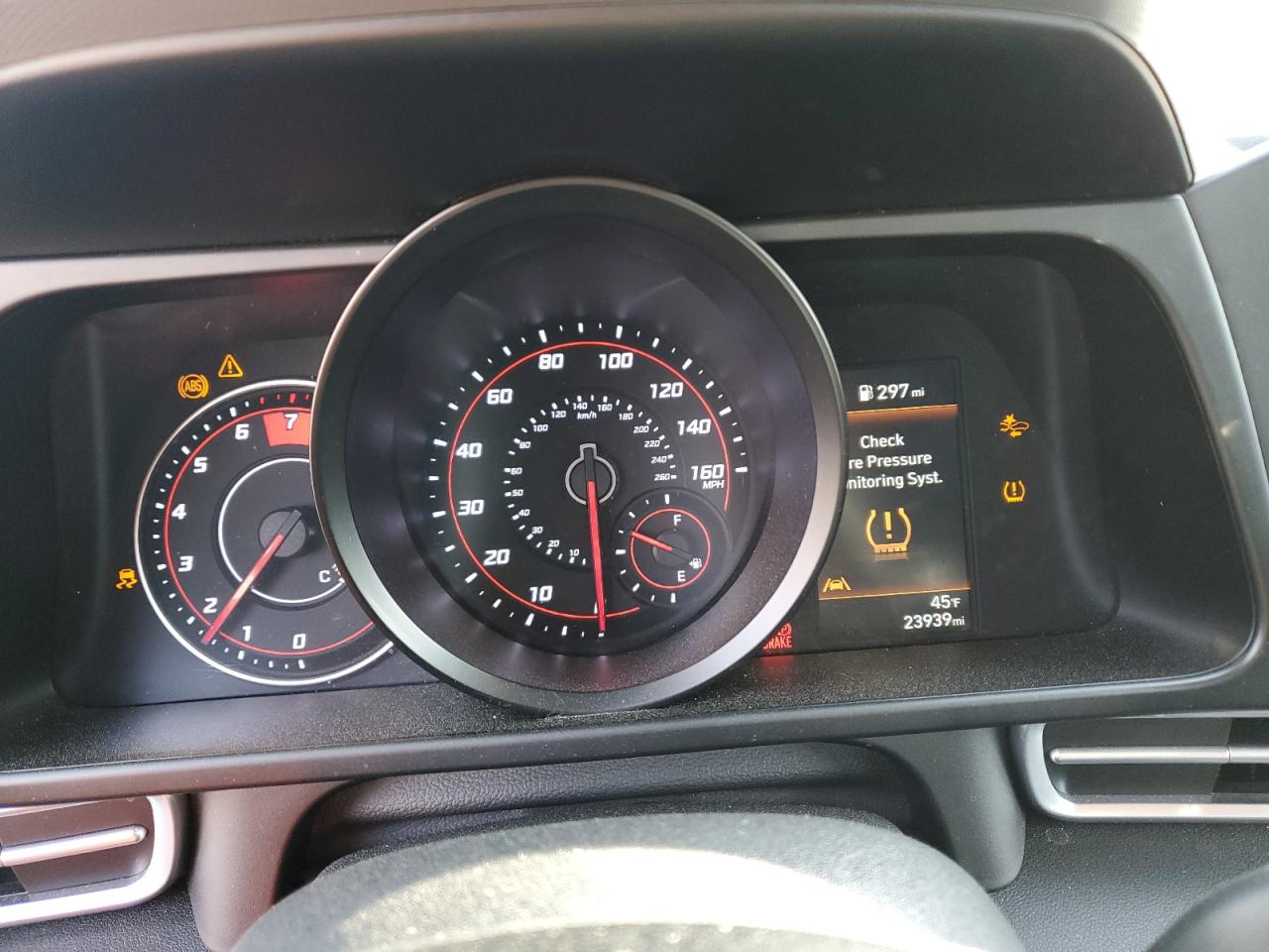 2021 Hyundai Elantra - Image 9