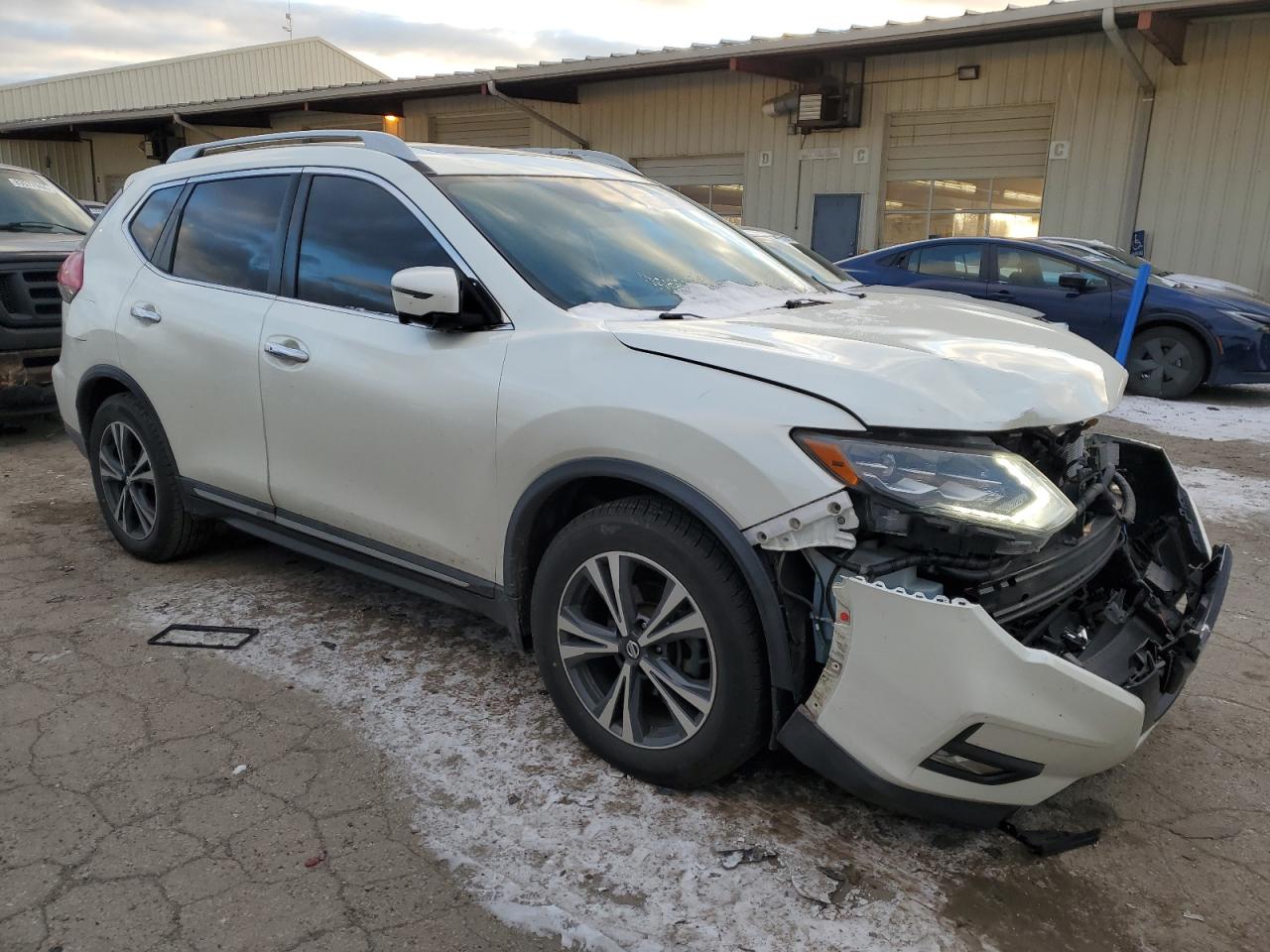 2017 Nissan Rogue - Image 4