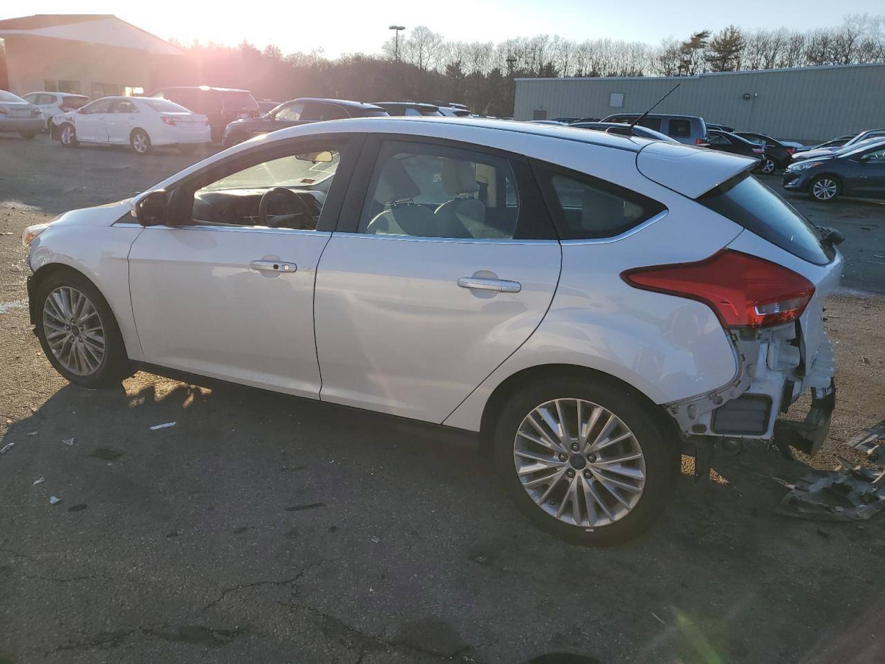 VIN 1FADP3N25GL321328 2016 FORD FOCUS no.2