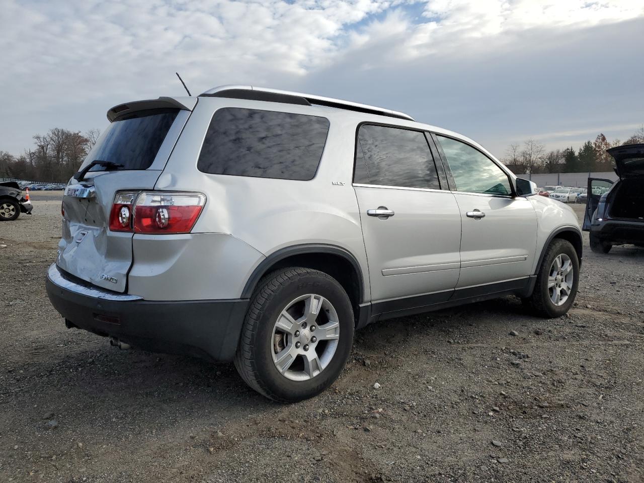 2009 GMC Acadia - Image 3