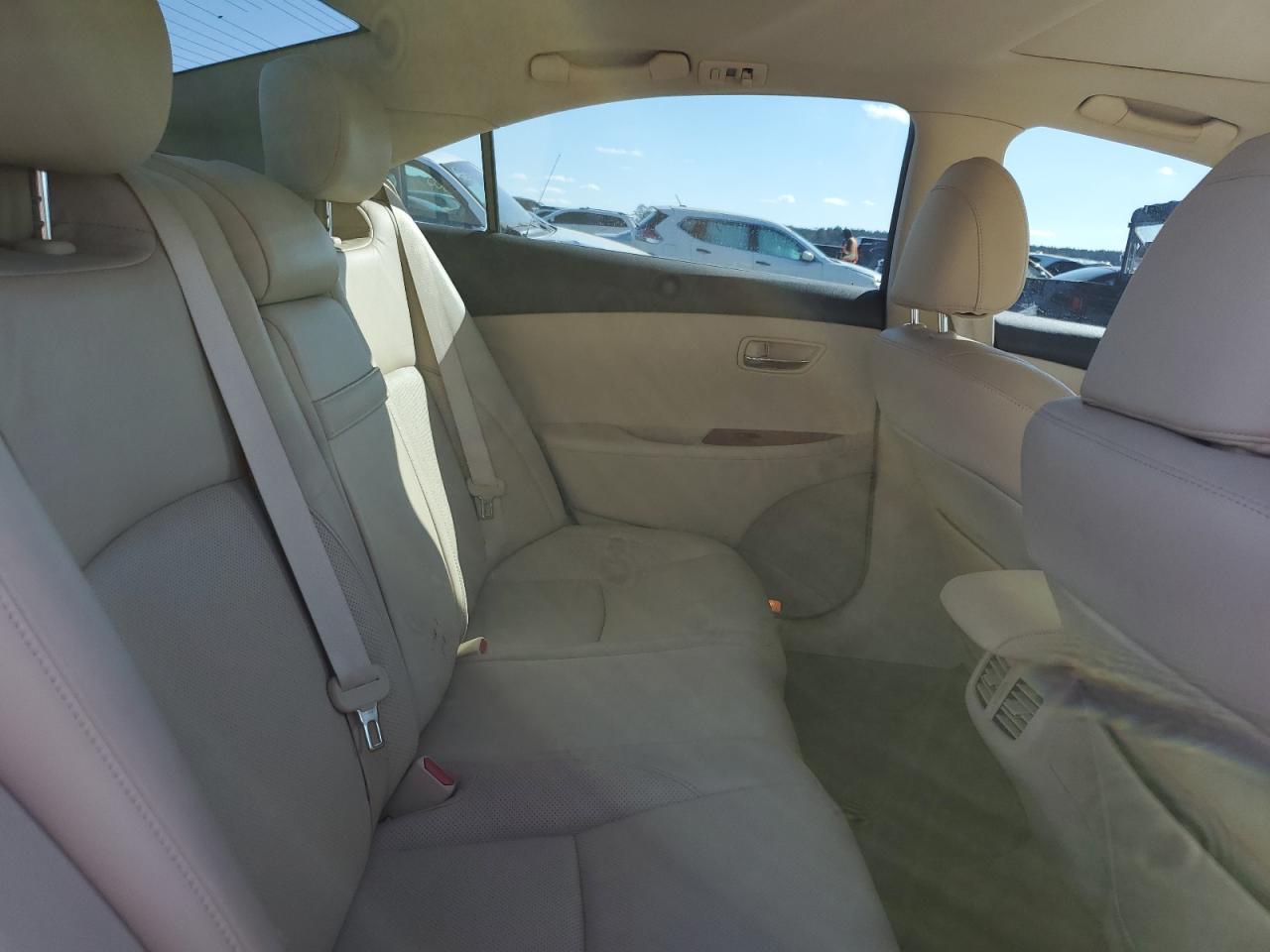 2011 Lexus ES - Image 10