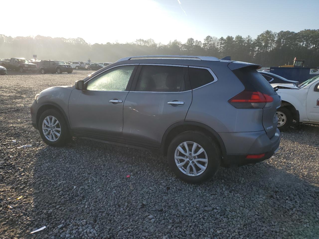 2018 Nissan Rogue - Image 2
