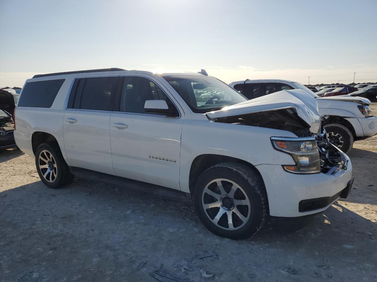 VIN 1GNSCGKC9HR244423 2017 CHEVROLET SUBURBAN no.4