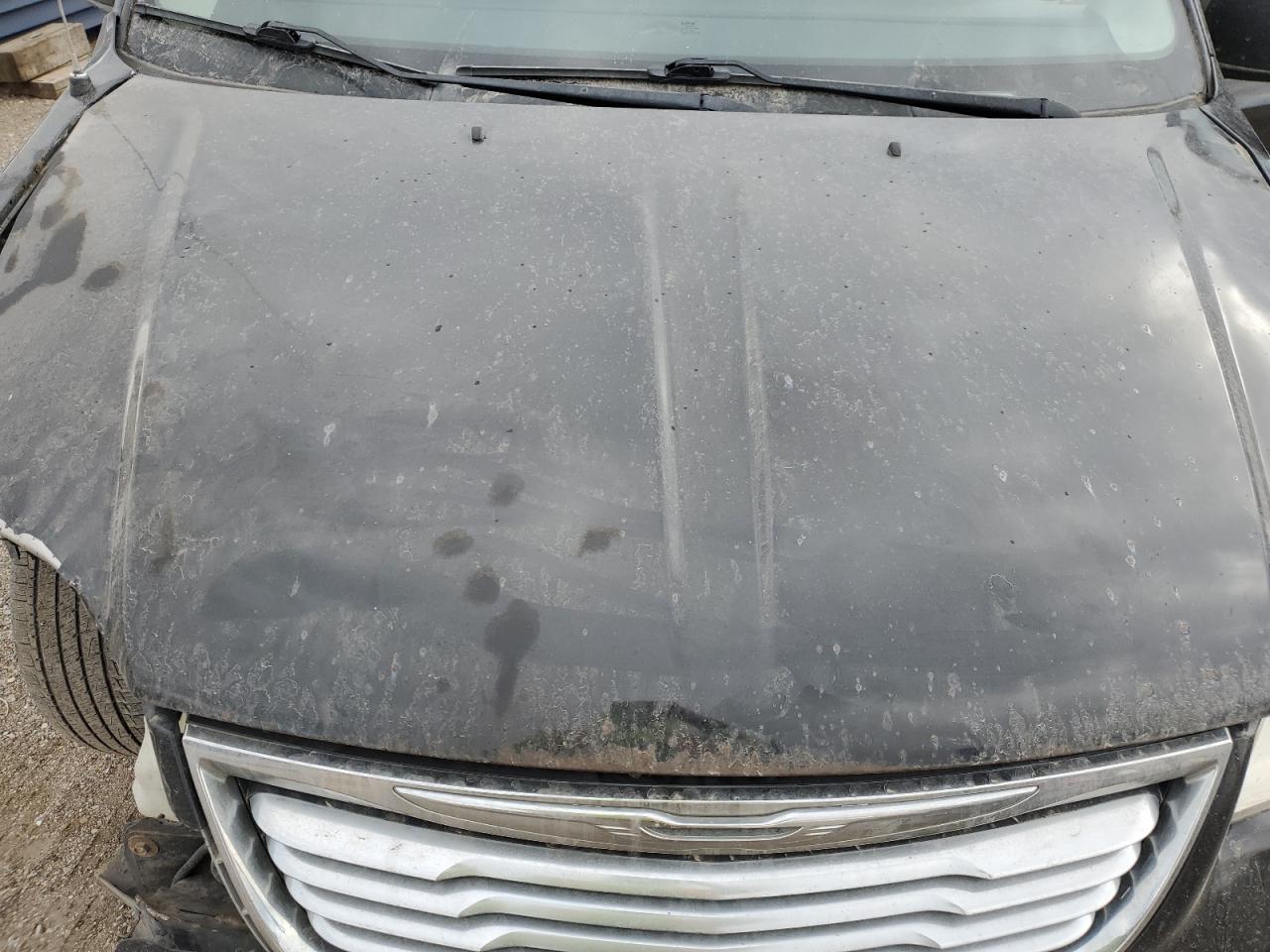 2013 Chrysler Town & Country - Image 13