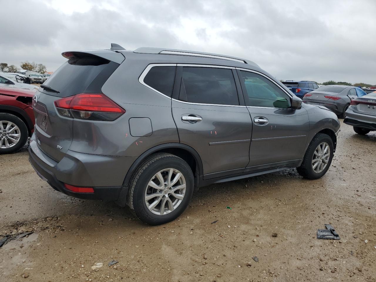 2017 Nissan Rogue - Image 3