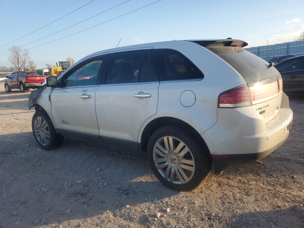 2010 Lincoln MKX - Image 2