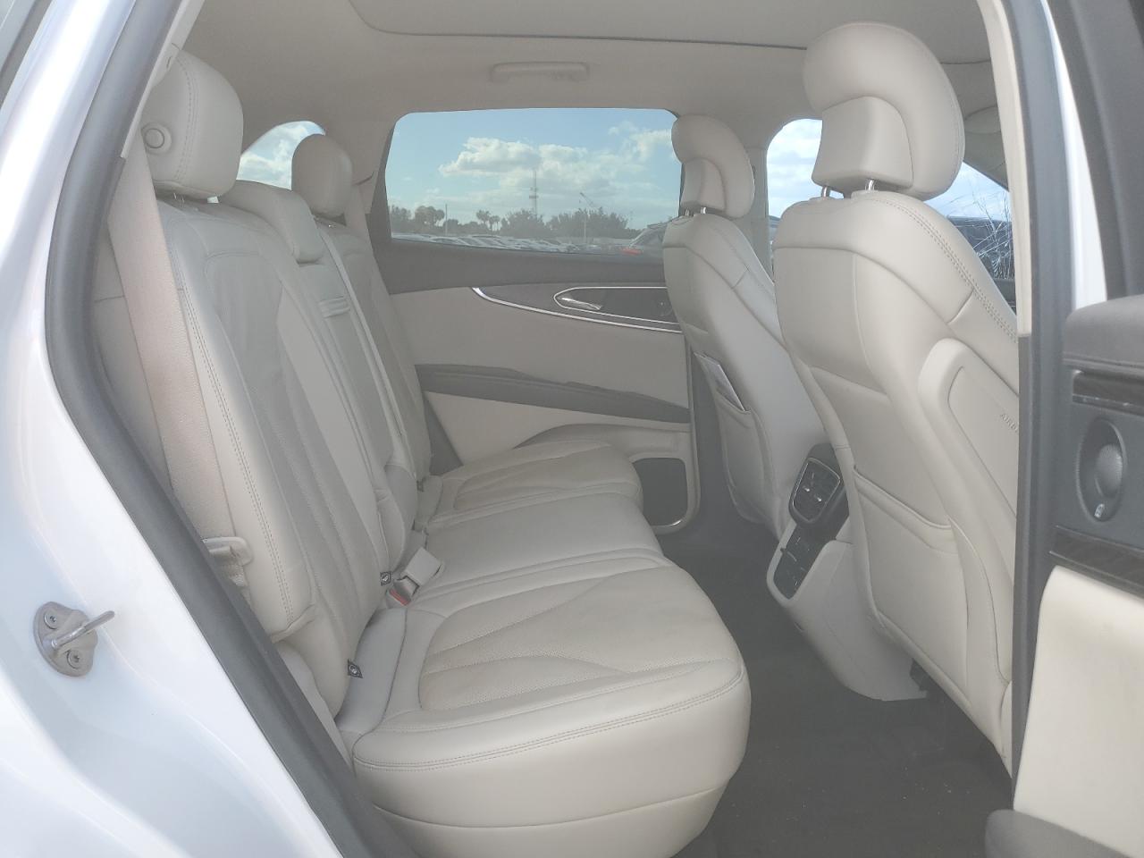 2019 Lincoln Nautilus - Image 11