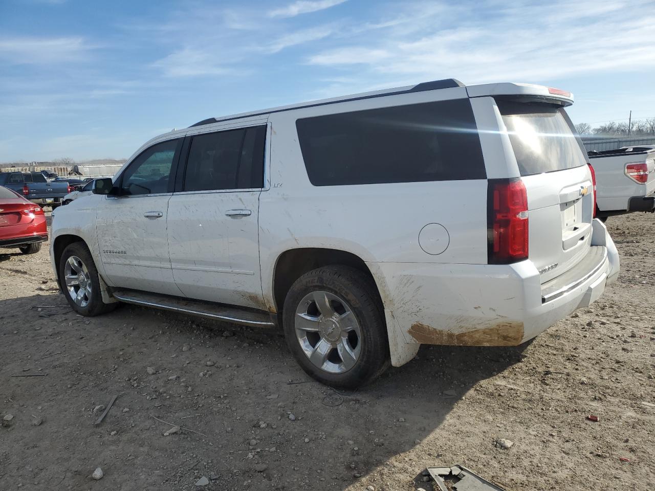 VIN 1GNSKJKC3GR465000 2016 CHEVROLET SUBURBAN no.2