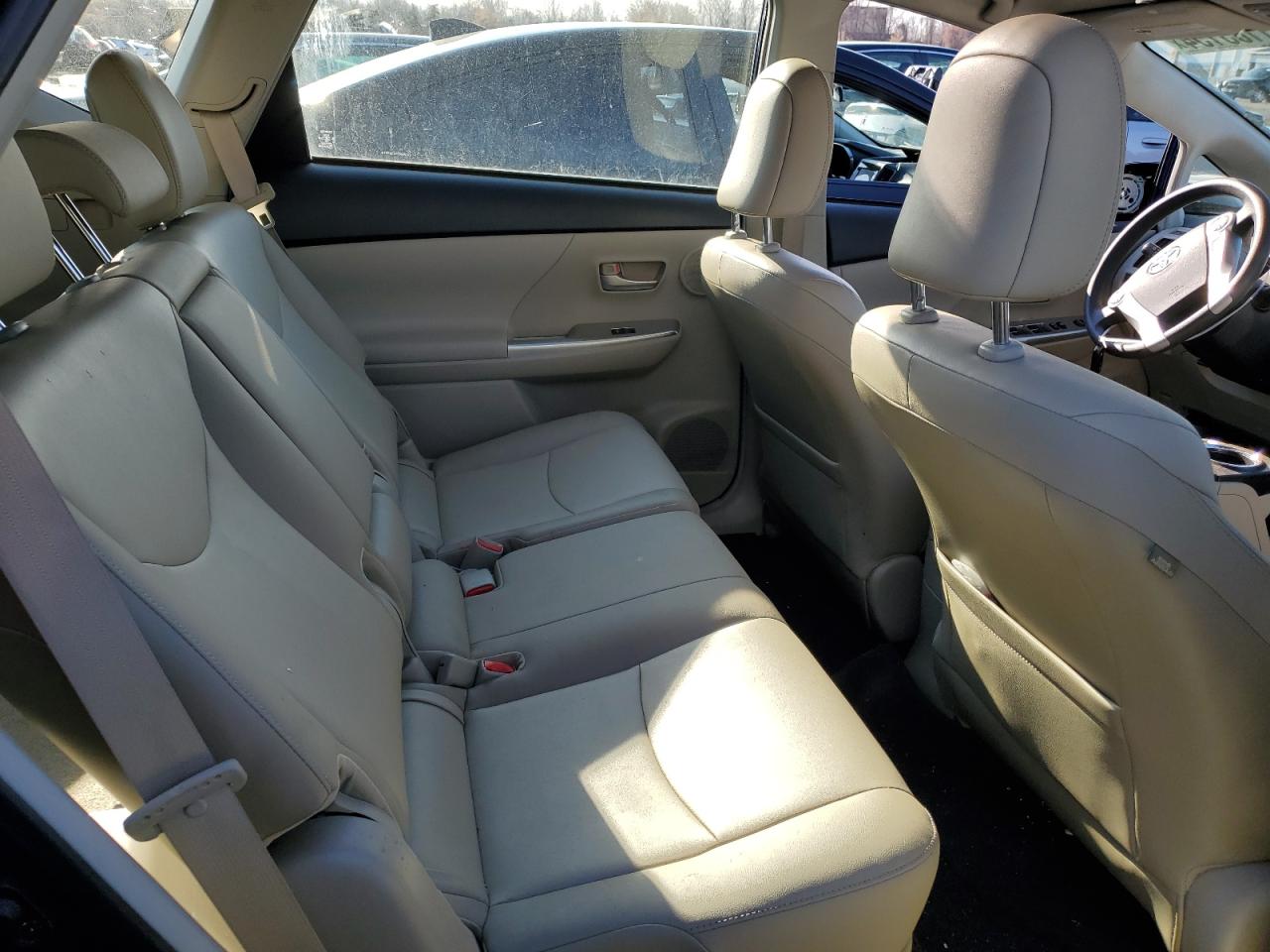 2012 Toyota Prius - Image 10